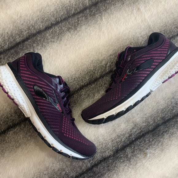 pink brooks sneakers